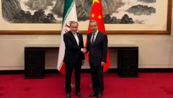 Wang Yi dhe Araghchi zhvillojnë bisedime në Pekin