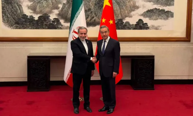 Wang Yi dhe Araghchi zhvillojnë bisedime në Pekin