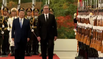 Xi e shpërblen Vuçiqin me ‘Medaljen e Miqësisë’