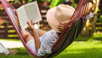 Zakonet që njerëzit inteligjentë i mbajnë larg rrjeteve sociale