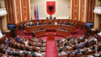 Zbardhet DRAFTI, për çfarë ranë dakort PS-PD: Kreu i SPAK s’raporton më në Kuvend. Jo seanca pas orës 22:00!