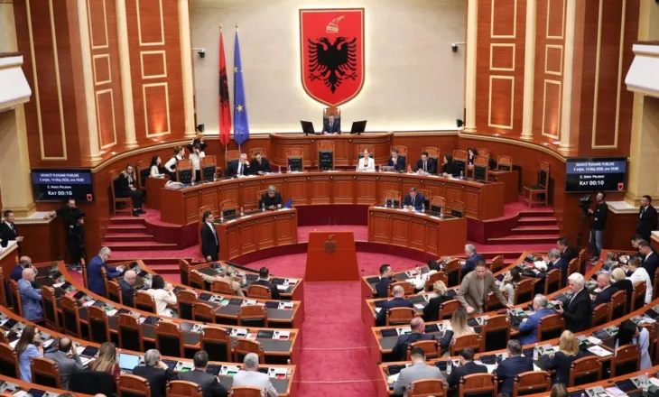 Zbardhet DRAFTI, për çfarë ranë dakort PS-PD: Kreu i SPAK s’raporton më në Kuvend. Jo seanca pas orës 22:00!