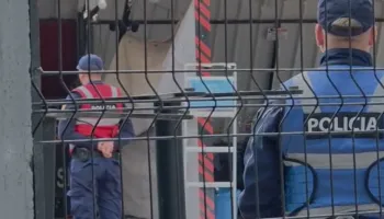 Zbardhet plagosja e 35-vjeçarit në Fier, shpallet në kërkim 25-vjeçari