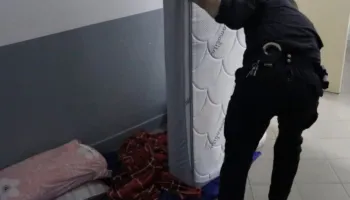 “Zbarkojnë” forcat e kontrollit në burgjet e Fierit, Vlorës dhe Peqinit, kapen sende të ndaluara