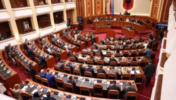 Zbulohen prapaskenat e paktit PS-PD për votimin e rezolutës së anëtarësimit në BE, telefonata Balla- Bardhi në mesnatë. Cilët janë 4 negociatorët që formuluan draftin