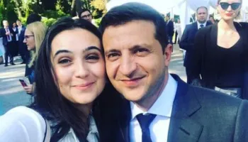 Zelensky është një djall/ Ish zedhënësia një intervistë b@mbë për Tucker Carlson: Esht i përfshirë në skema pastrimi parash