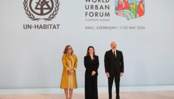 Zëvendëskryeministrja Koçiu në Azerbajxhan, merr pjesë në Forumin Botëror Urban 2026