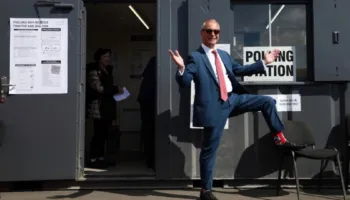 Zgjedhjet lokale në Britani, kryeson partia e Farage, Laburistët e Starmer vijojnë humbjet në çdo bashki