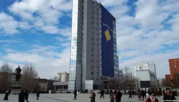 Zgjedhjet në Kosovë/ Pako për përballje me inflacionin 2.0, qeveria ndan 100 euro për pensionistët, fëmijët, punëtorët