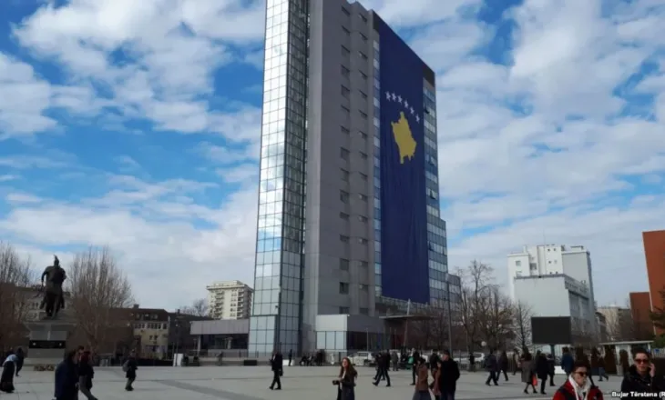 Zgjedhjet në Kosovë/ Pako për përballje me inflacionin 2.0, qeveria ndan 100 euro për pensionistët, fëmijët, punëtorët