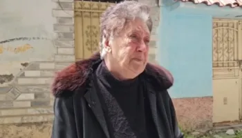 Zgjedhjet në PD/ E moshuara me sëmundje të rëndë hedh votën: Pa Berishën ky popull mbaron, ta përmbysim këtë qeveri