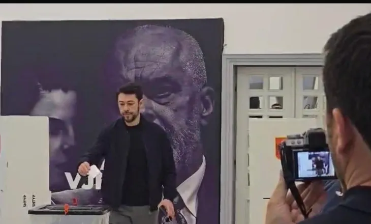 Zgjedhjet në PD, Shkëlzen Berisha voton në mbështetje të të atit