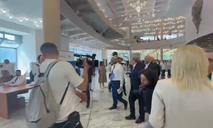 Zgjedhjet për Këshillin Kombëtar të Partisë Demokratike, kryetari Berisha kryen procesin e votimit