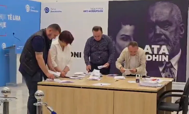 Zgjedhjet për kreun e PD/ Mbyllen votimet, nis faza e numërimit për Sali Berishën