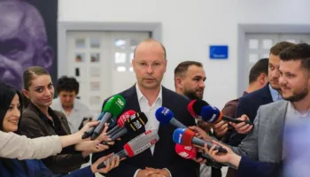 Zgjedhjet për kreun e PD, shtyhet deri në orën 19:00 procesi i votimit në disa degë