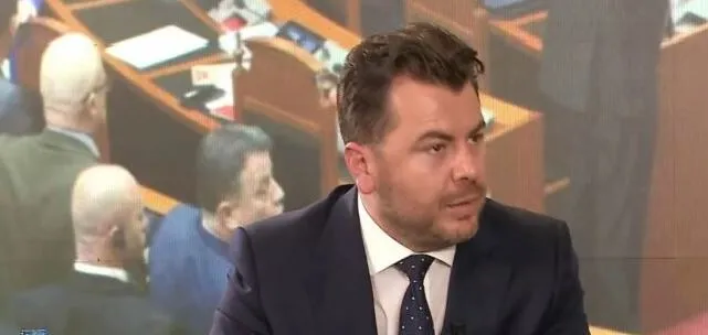 Zgjedhjet vendore 2027/ Erald Kapri: “Mundësia” i qëndron kandidatit jo politik si Florian Binaj, opozita duhet ta…