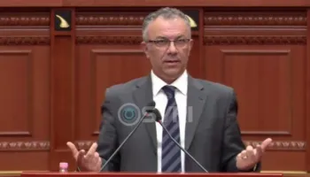 ‘Zgjodhëm betonin në vend të fëmijëve’/ Cara: Atje ku duhet të ishte fusha, sot janë kullat. Na morën dhe trotuaret