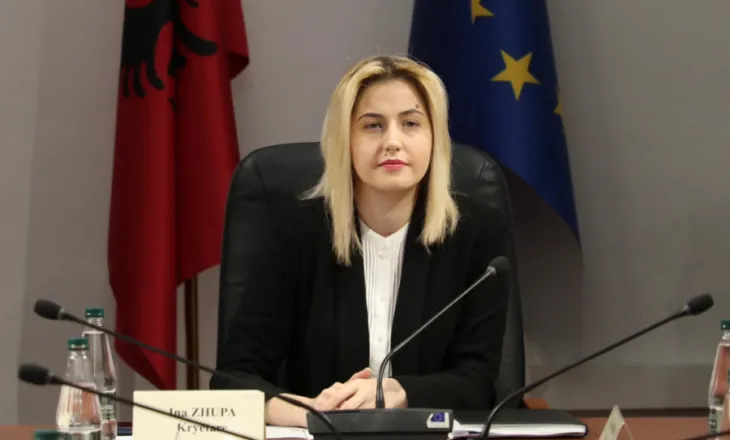 Zhupa: Papërgjegjshmëria e Bashkisë Sarandë po rrezikon sezonin në Ksamil dhe punën e operatorëve të skafeve