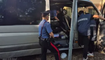 Zjarr në Rrugën e Kavajës, përfshihet nga flakët tarraca e një dyqani