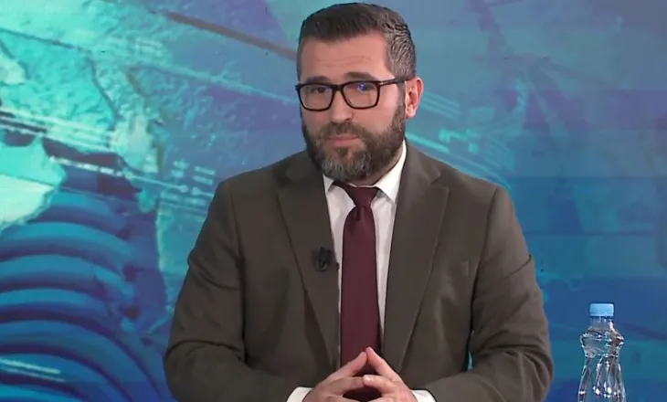 “Zvarritja e proceseve dëmton drejtësinë”/ Avokati kundër kafazit të xhamtë në gjyqe: S’ka sens!