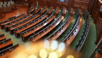101 deputetë rikthehen në Kuvendin e Kosovës, vetëm 9 emra të rinj në legjislaturën e re