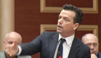 19 ditë revoltë, Shehaj nga Kuvendi: Mazhoranca në hall! Po mbyllin seancën, nuk duan të flitet për protestën