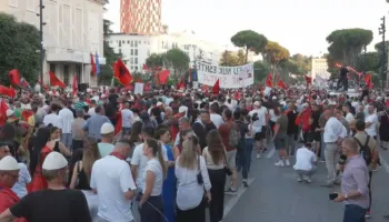 22 ditë protestë, qytetarët mblidhen para Kryeministrisë