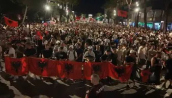 27 ditë revoltë! Sot, protesta e radhës para Kryeministrisë, qytetarët kërkojnë dorëheqjen e Edi Ramës