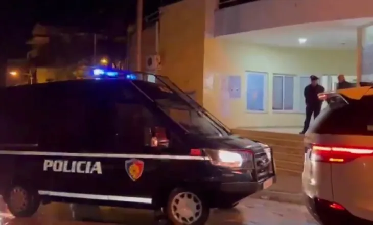 30 minuta ndjekje në Ksamil, “i kërkuari” arrestohet pas përplasjes me automjetet e policisë