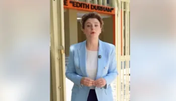 “4.9 milionë euro për rindërtimin e shkollës “Edith Durham”/ Xhixho, akuza qeverisë: Qytetarët meritojnë përgjigje