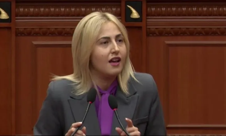 “4 mld ju i keni vjedhur me AKSHI-n”/ Zhupa, në Kuvend: 86 mandate nuk janë licenca për të vrarë