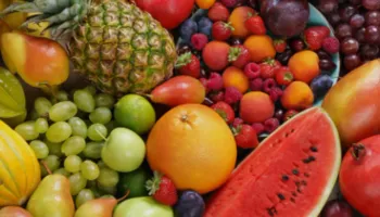 5 frutat që ju mbajnë të hidratuar gjatë ditëve të nxehta të verës