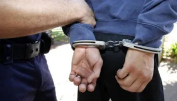 798 steka cigare kontrabandë dhe armë zjarri, arrestohet 34-vjeçari