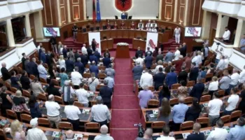 82 vite nga gjenocidi mbi Çamëri, Kuvendi seancë përkutimore: Të mos ngelet në harresë, të hiqet ligji i luftës