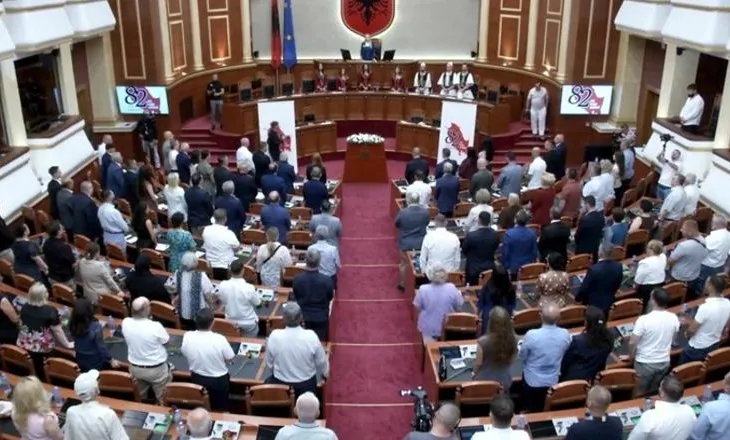 82 vite nga gjenocidi mbi Çamëri, Kuvendi seancë përkutimore: Të mos ngelet në harresë, të hiqet ligji i luftës