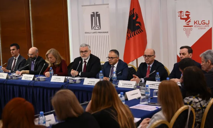 A mund të ketë vendime të pavarura kur ‘gjykimi’ bëhet edhe në opinionin publik? Konferencë me krerët e drejtësisë në Tiranë