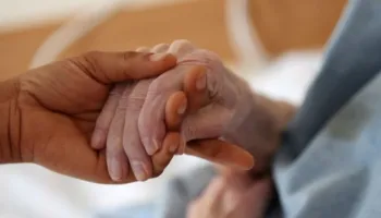 A mund të na ndihmojë inteligjenca artificiale të plakemi më mirë? Këta shkencëtarë po përpiqen ta zbulojnë