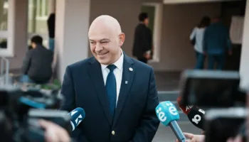 AAK ofron votat, por i vendos kushte Kurtit
