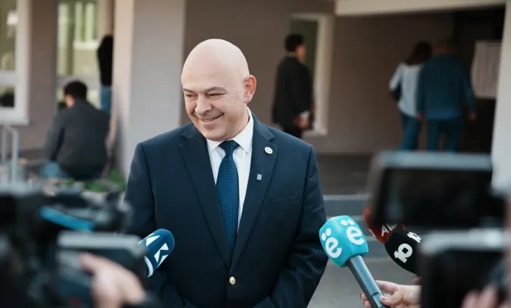 AAK ofron votat, por i vendos kushte Kurtit