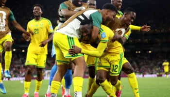 Afrika e Jugut në histori, Uçoa luan me Meksikën në 6 botërore