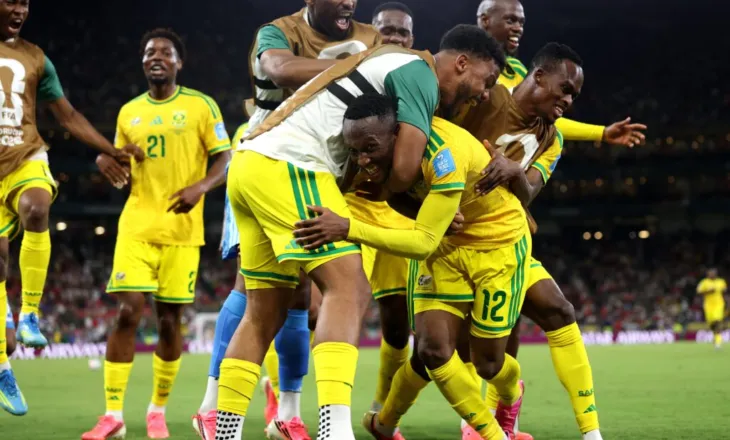 Afrika e Jugut në histori, Uçoa luan me Meksikën në 6 botërore
