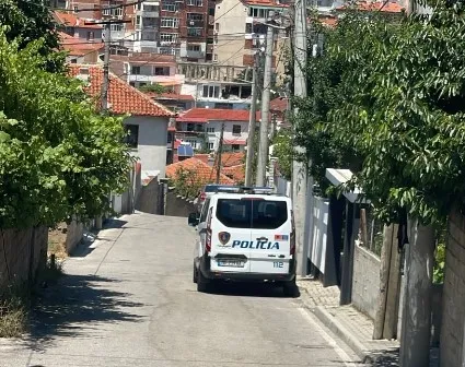 Agravon sherri mes çiftit në Pogradec, burri plagos me thikë gruan! Detajet e para