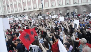AGSH reagon pas incidenteve në tubimin kundër projektit për Zvërnecin: Gazetarët nuk janë palë në protestë