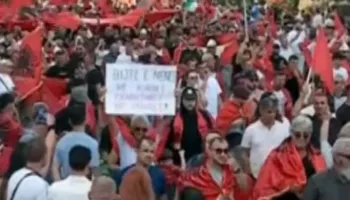 “AKEP dhe AKSHI kanë bllokuar rrjetet sociale”, aktivisti: Sot janë mbi 500 mijë shqiptarë në shesh!