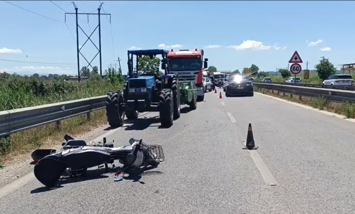 Aksident i rëndë në autostradën Fier–Lushnje/ Motori përplaset me mjetin bujqësor, plagosen dy persona