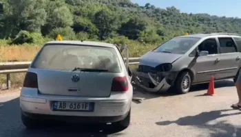 Aksident në aksin Fier–Levan, dy të plagosur! Bllokohet përkohësisht qarkullimi në Qafën e Koshovicës