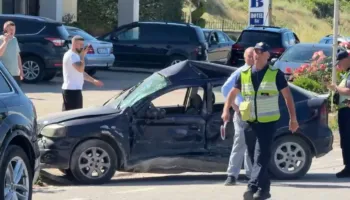 Aksident në aksin Pogradec-Qafë Thanë, përplasen automjetet, dy persona të lënduar