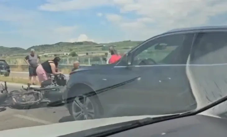 Aksident në aksin Vlorë-Panaja, plagoset drejtuesi i motorit