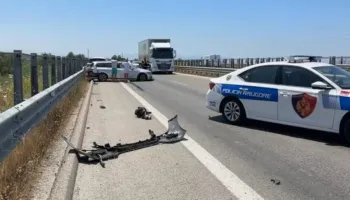 Aksident në autostradën Fier–Vlorë, përplasen dy makina, 3 persona të lënduar