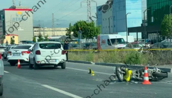 Aksident në autostradën Tiranë-Durrës, motori përplaset me një makinë